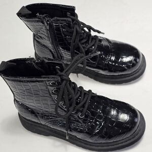 Steve Madden Baby Girl Black Croc-Embossed Combat Boots Size 2